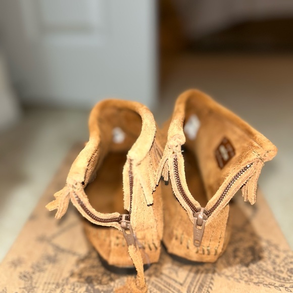 Minnetonka booties - Picture 3 of 4